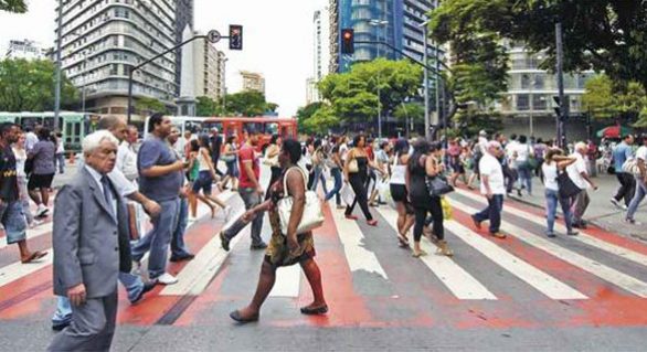 População brasileira cresce 0,83% de 2014 para 2015