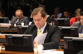 Marx Beltrão avisa que não tem pressa em sair do PMDB