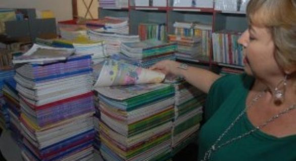 Prefeituras começam a distribuir livros para escolas do campo