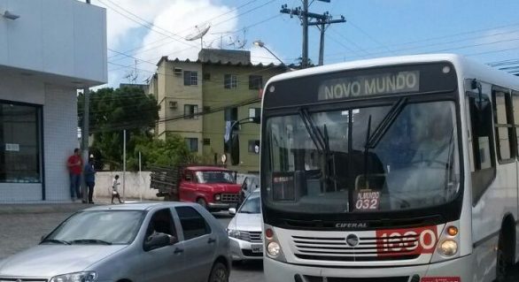 Obra no bairro do Poço desvia itinerários de ônibus