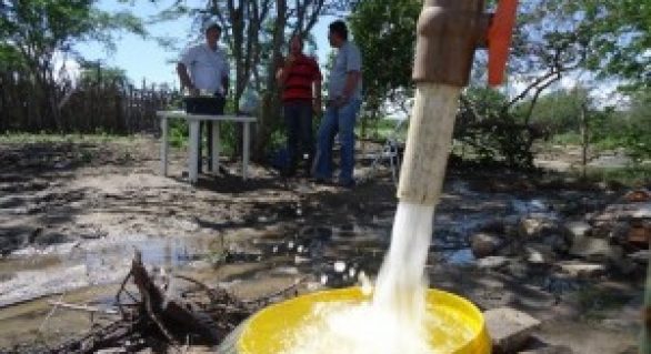 Estado entrega 600 cisternas, em Inhapi, nesta quarta-feira, 13