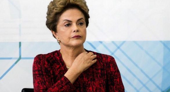 Dilma inicia a semana reunida com ministros e líderes partidários