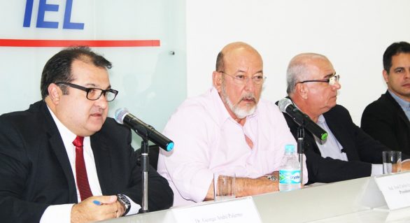 Santoro apresenta realidade financeira do Estado a empresários