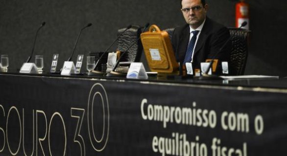 Para Barbosa, proposta de Temer para limitar gastos confirma inocência de Dilma