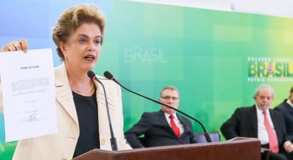 Dilma critica grampos de conversa com Lula e diz que “golpes começam assim”