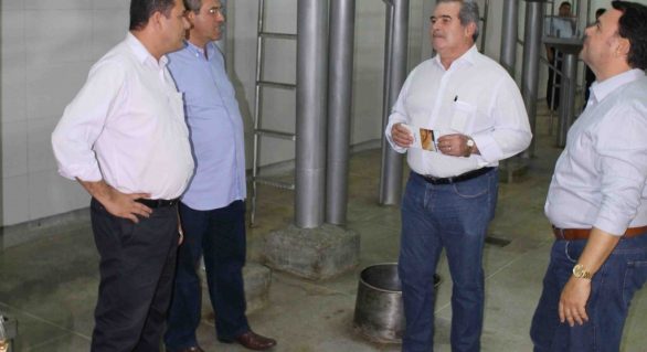 Secretário de Agricultura de Alagoas visita instalações da FrigoVale