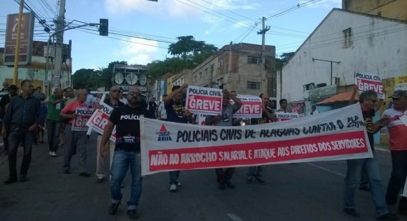 Sem tiros, sem confronto: governo quer vencer greve da PC no diálogo