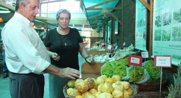 Joaquim Brito propõe parceria com cooperativa de agricultores de Maragogi