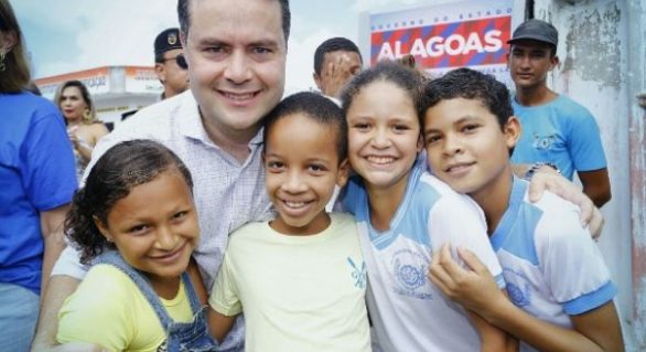 Renan Filho abre Governo Presente e recebe carinho da região Norte
