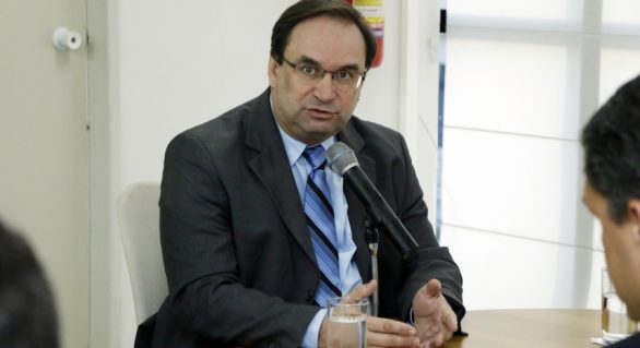 Secretário Luciano Barbosa diz que Projeto Escola Livre é impraticável