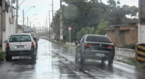 SMTT alerta sobre cuidados no trânsito em dias chuvosos