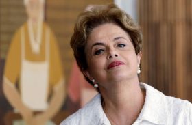 Em defesa, Dilma aponta ‘farsa jurídica e política’