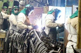 CNI diz que emprego na indústria tem queda de 0,4%