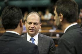PEC dos Gastos Públicos tenta colocar Brasil nos trilhos, diz ministro da Saúde