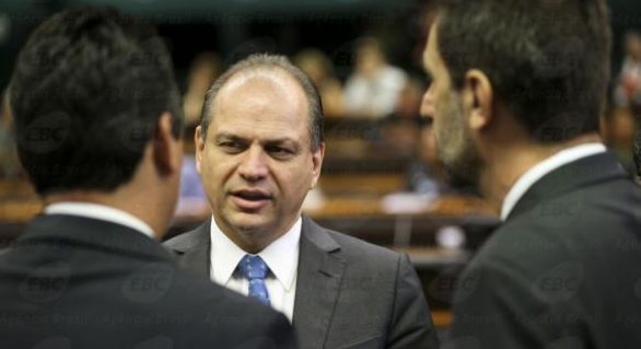 PEC dos Gastos Públicos tenta colocar Brasil nos trilhos, diz ministro da Saúde