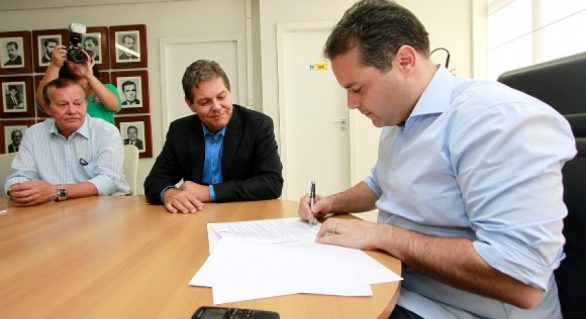 Governador Renan Filho oficializa parcelamento do ICMS aos varejistas