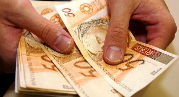 Com redutor do salário mínimo, governo tira R$ 1,4 bilhão da economia