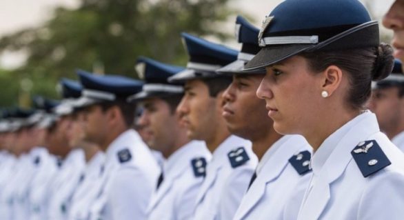 Mulheres podem ter o direito de opção ao serviço militar ao completar 18 anos