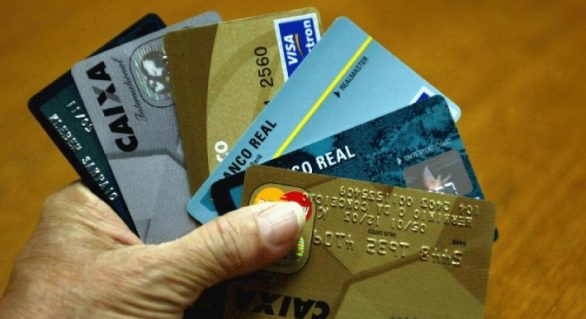 Procon-AL orienta consumidor sobre cobrança em dinheiro ou no cartão