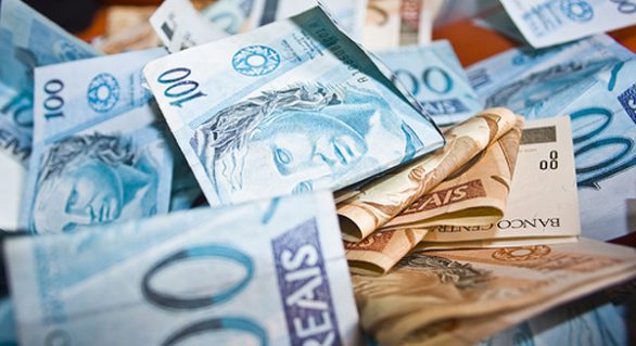 Brasileiros já pagaram R$ 200 bi em impostos em 2017, diz associação