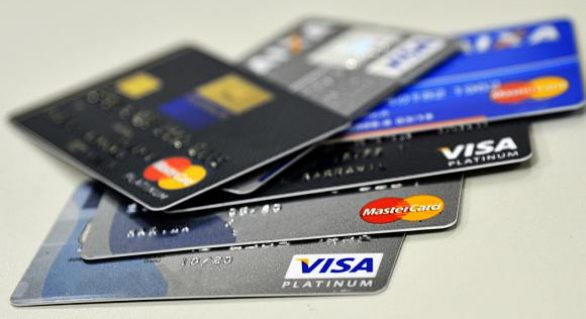 Taxa de juros do rotativo do cartão de crédito bate novo recorde