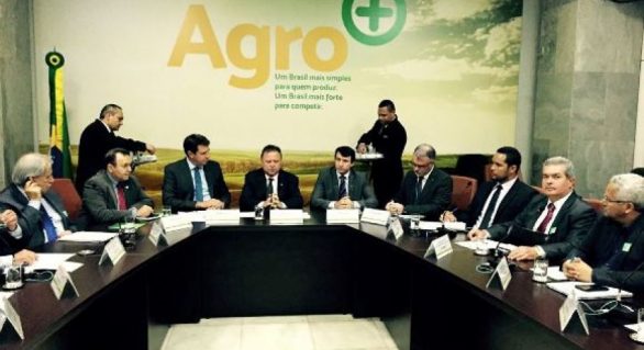 Seagri faz pleito a ministro para fornecimento de milho a pequenos agricultores