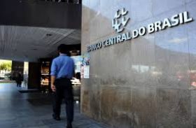 Para conter dólar, Banco Central intervém pela 3ª vez no dia