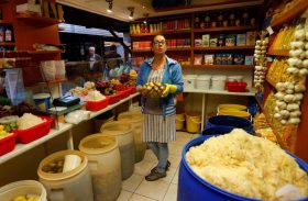 Preços globais de alimentos sobem em maio após 3 meses de queda, diz FAO