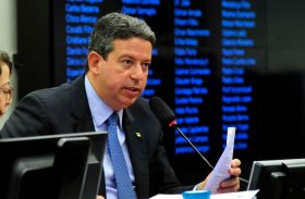 Arthur Lira deixa liderança do maior bloco parlamentar da Câmara Federal