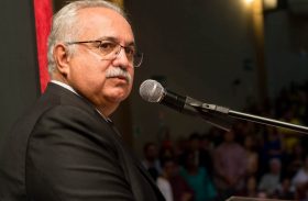 Prefeito apela para o bom senso de grevistas e defende direito dos alunos de Arapiraca