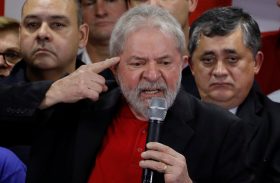 Lula fala após ser condenado, nega crimes e diz que está “no jogo”