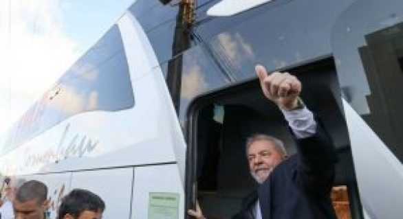 Na caravana pelo Nordeste, Lula e Doria dividem holofotes