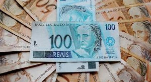 Brasil: Previsão de salário mínimo para 2018 cai para R$ 969