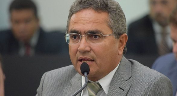 Chico Tenório solta o verbo: “o governo está criando dificuldades para Alagoas”