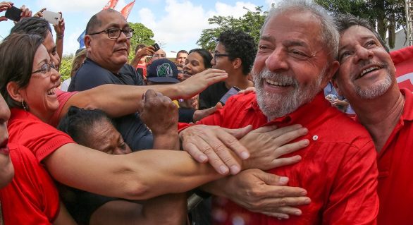 Lula pode concorrer em 2018 mesmo se condenado, diz parecer
