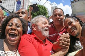 Para intelectuais, exclusão de Lula em 2018 comprometeria eleição