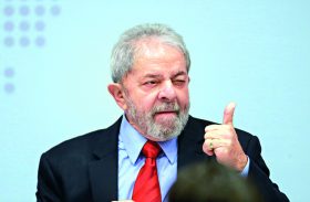 Lula vai a 35% e vence todos os adversários