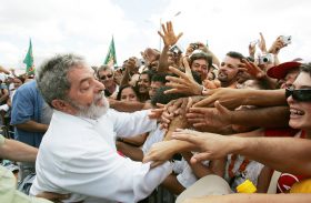 Lula: “Eles não conseguem me parar nas urnas”
