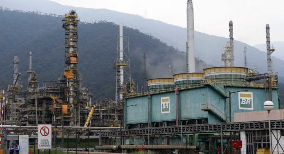 Ministro admite possibilidade de privatização da Petrobras no futuro