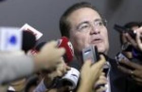 Insistência em tirar Lula de eleição ajuda Bolsonaro, diz Renan