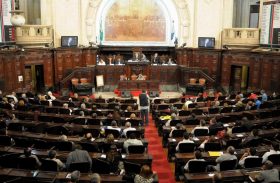 Assembleias gastam até R$ 4 milhões por lei aprovada