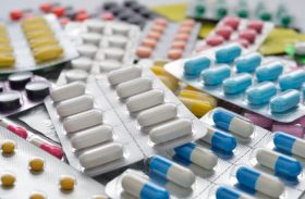 Governo de AL assina decreto que reduz até 20% preços em farmácias