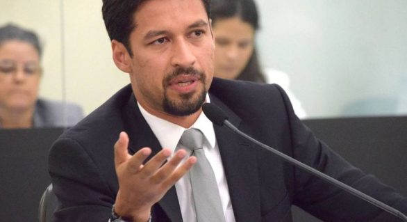 Rodrigo Cunha destina emenda para projeto de educação política