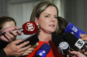 Condenação de Lula foi ‘tiro de misericórdia’ na democracia, diz Gleisi