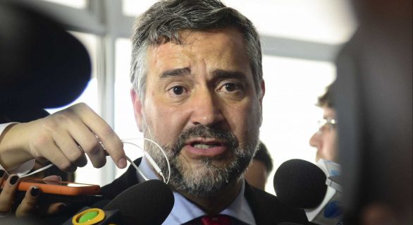 ‘Lula será candidato em qualquer cenário’, diz líder do PT na Câmara
