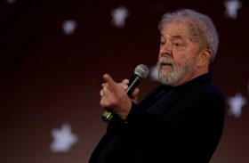 Temer usa intervenção para atrair eleitores de Bolsonaro, diz Lula