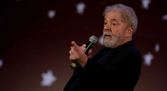 Temer usa intervenção para atrair eleitores de Bolsonaro, diz Lula