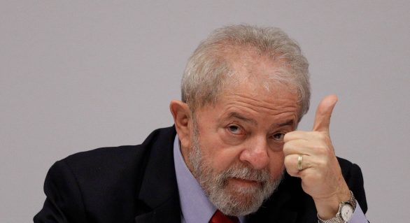 É preciso aparecer gente nova na política brasileira, diz Lula no RS