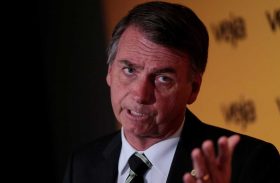 MP Eleitoral pede retirada de outdoors de apoio a Bolsonaro