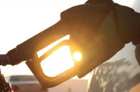 Gasolina cai 1,41% e diesel 1,32% a partir de amanhã